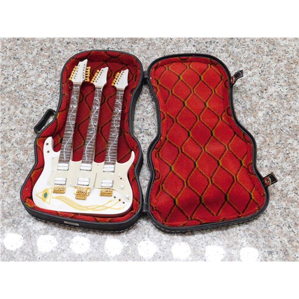 Steve Vai Famous Signature Triple-Neck Heart Miniature Guitar Replica Collectible