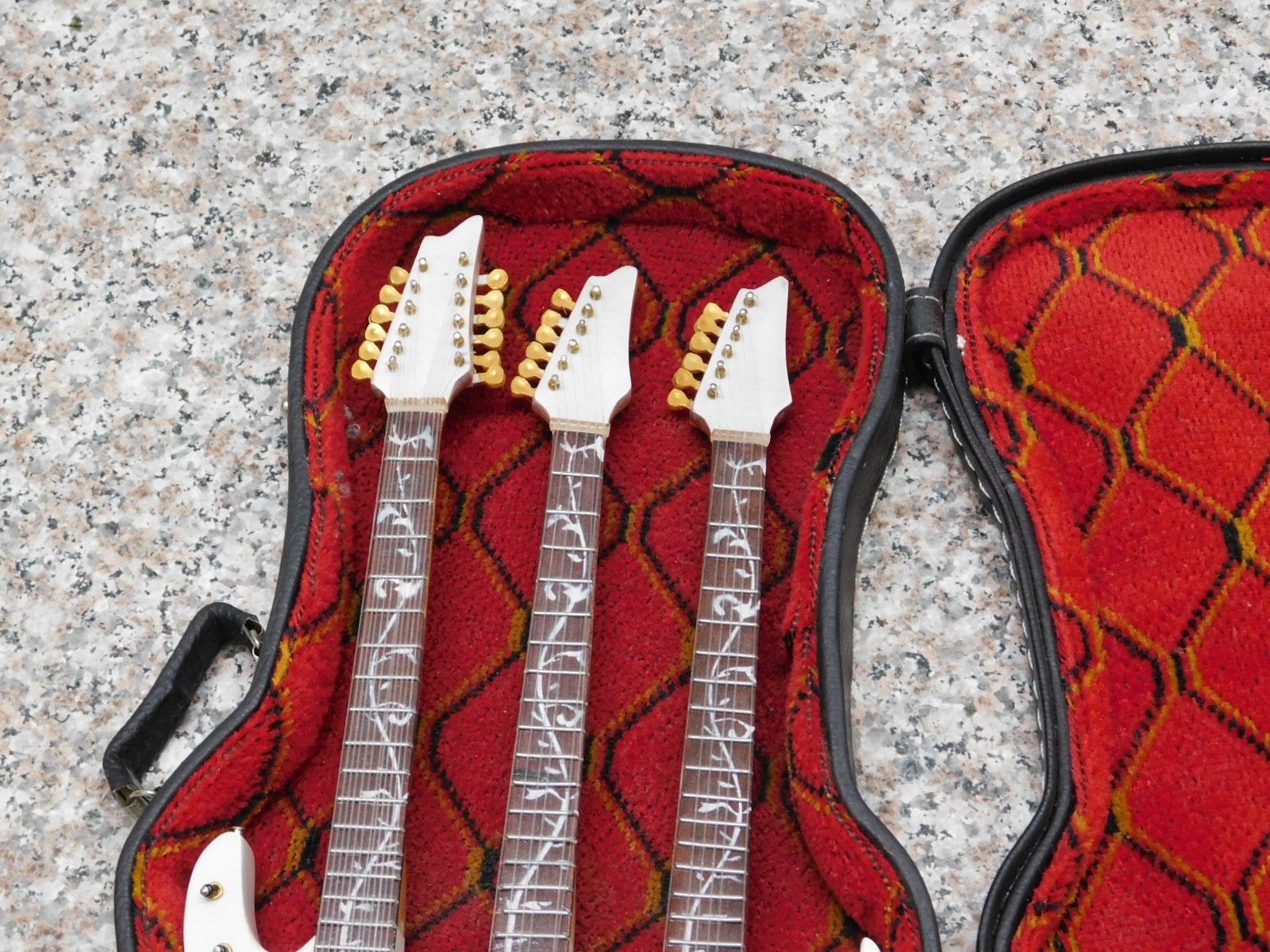 Steve Vai Famous Signature Triple-Neck Heart Miniature Guitar Replica Collectible main image 1