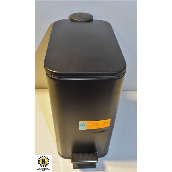 UNUSED CONDITION 5L BLACK STEP GARBAGE CAN