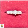 Image 1 : 3 G 925 STAMPED TRIPLE STONE RING