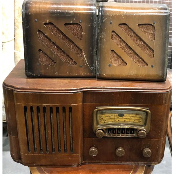 Montgomery ward - Airline antique radio w/ 2 intercom speakers