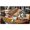 Image 1 : Group of vintage games - includes / checkers / clue / monopoly / ouija / bagatelle etc