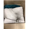 Image 2 : Pallet of bedding - includes pillows / sheets / blankets / curtain set etc