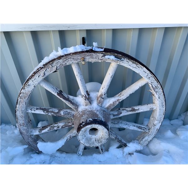 Rustic Wagon Wheel Lawn Decoration