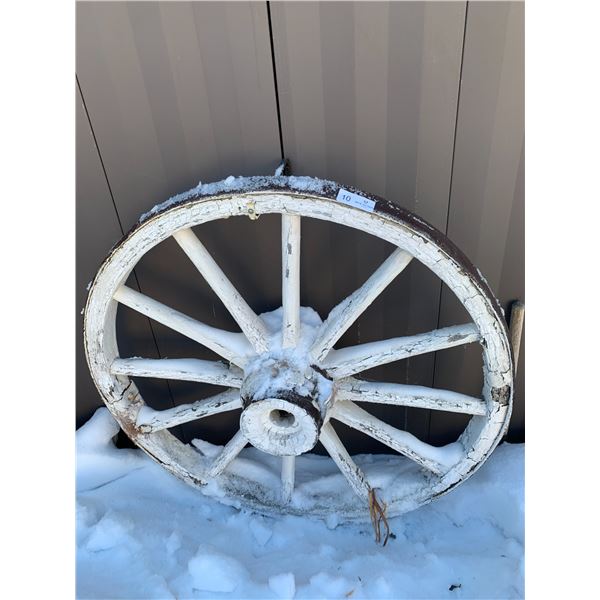 Rustic Wagon Wheel Lawn Decoration