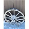 Image 1 : Rustic Wagon Wheel Lawn Decoration