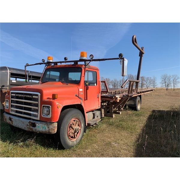 1985 S1900, International, 10 Round Bale Truck, 466 IHC engine, automatic trans (1HTLDWPR7FHA62410)