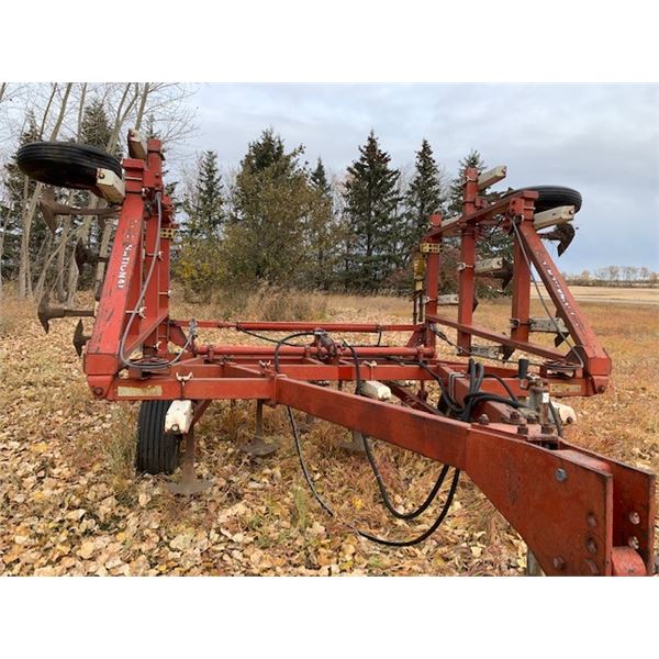 21-ft. IHC 645 Vibra Chisel cultivator with harrows