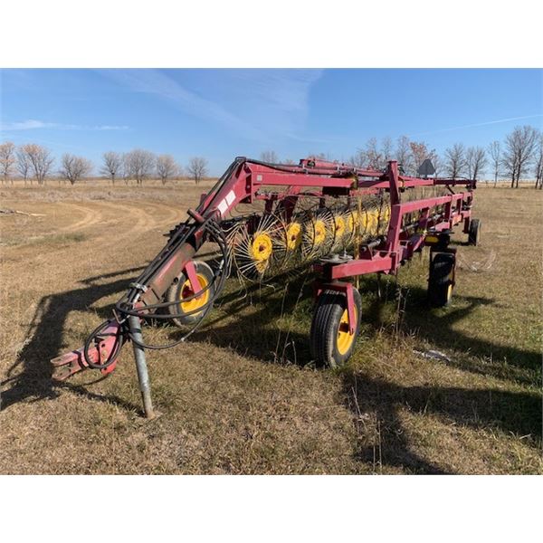 New Holland 16-wheel hay rake