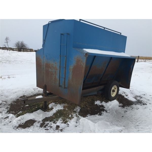 Creep feeder ( Approx 250 Bushel) Comes with panels