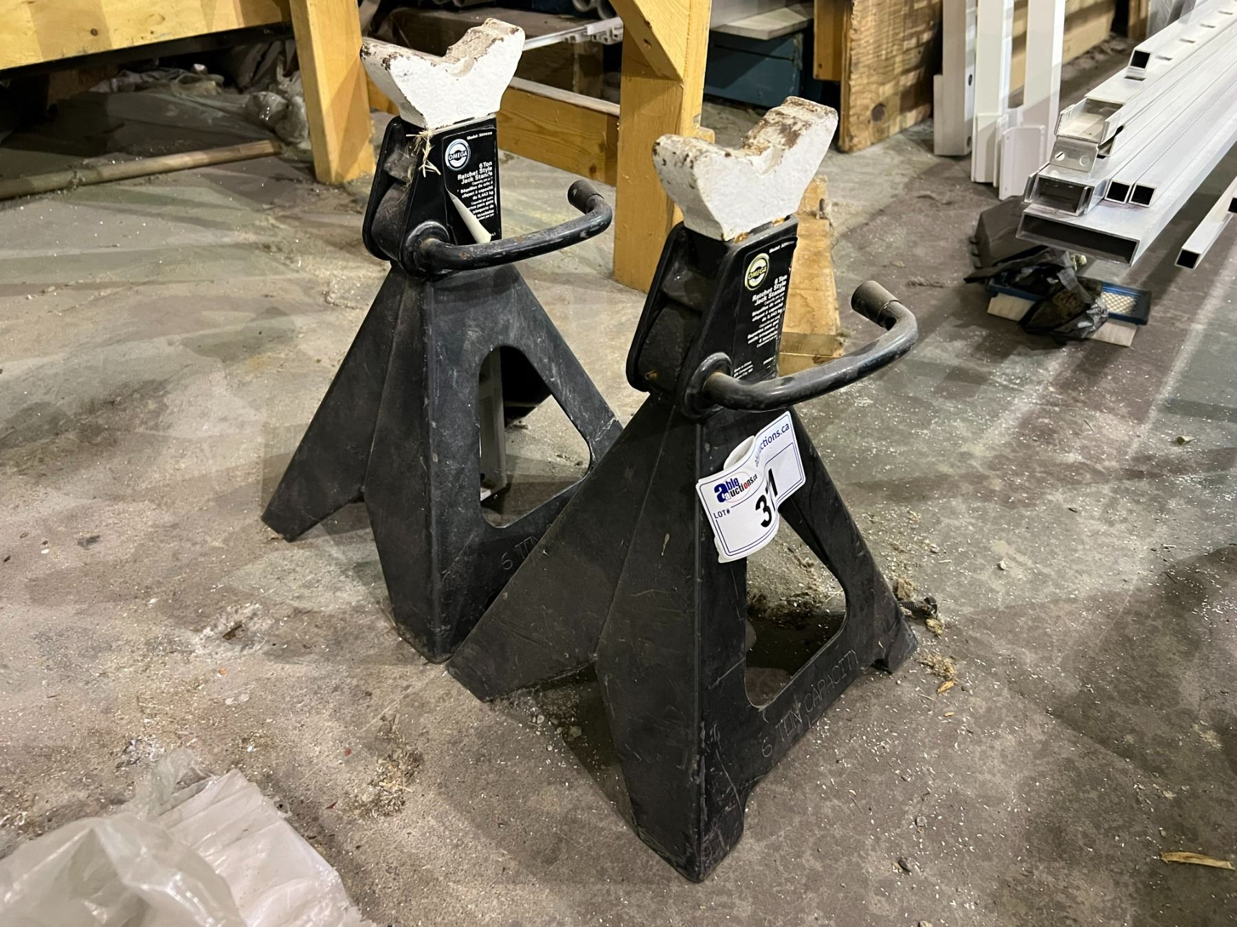 2 OMEGA 6-TON JACK STANDS