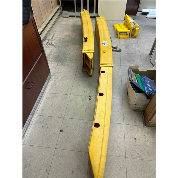 PAIR OF HIGHLAND RAMPARTS EXTENDING PLASTIC RAMPS - 1000LBS CAPACITY (EXTENDS FROM 5' - 8')