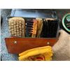 Image 2 : COMPLETE SHOE SHINE KIT