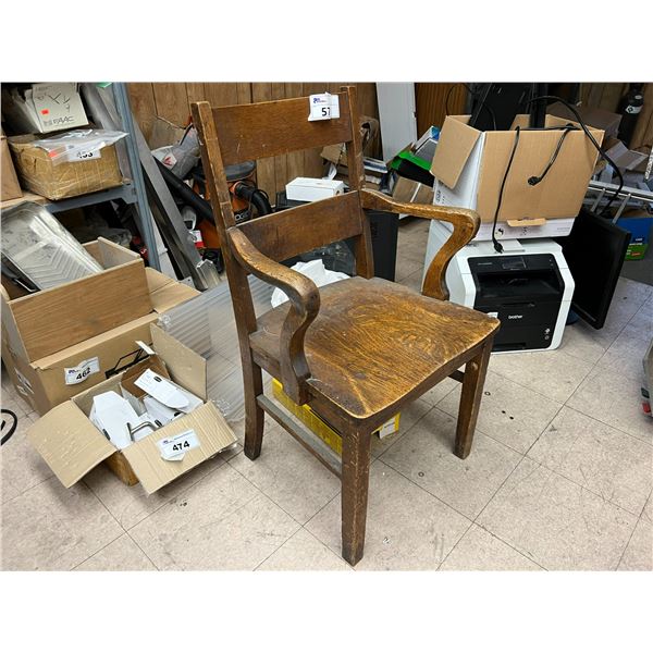 ANTIQUE OAK WOODEN CHAIR