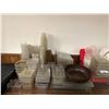Image 2 : LOT OF ASSORTED PLASTIC FOOD PREP TRAYS, PLASTIC CONDIMENT TRAYS AND PLASTIC PALS