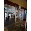 Image 2 : WOODEN 8' STEP LADDER