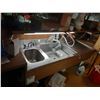 Image 2 : COMMERCIAL STAINLESS STEEL SINGLE WELL DISHWASH SINK WITH HANDWASH SINK