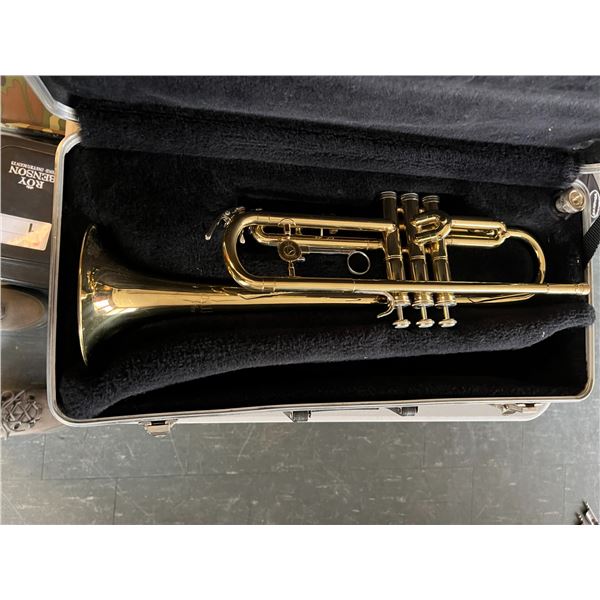 HOLTON BRASS TRUMPET MODEL T602 - USED GOOD CONDITION WITH HARD CARRY CASE