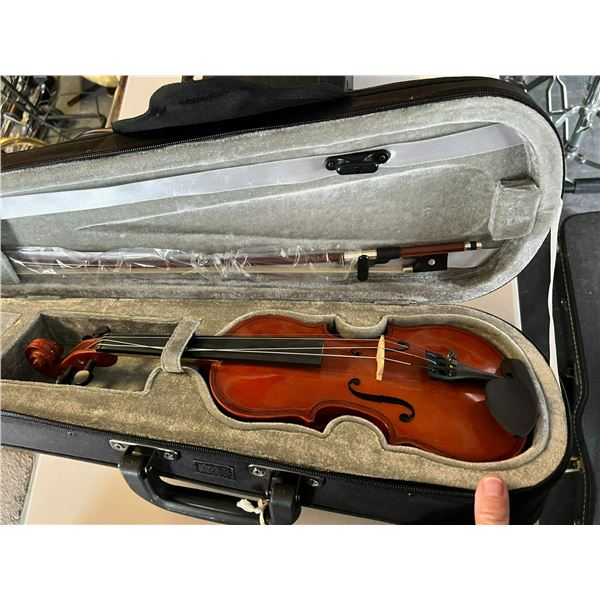 MENZEL 1/8 SIZE VIOLIN 17 1/4  - WITH BOW & CASE