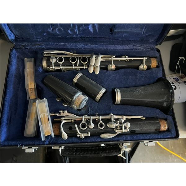 BUFFETT 1312 CLARINET WITH HARD CASE - USED