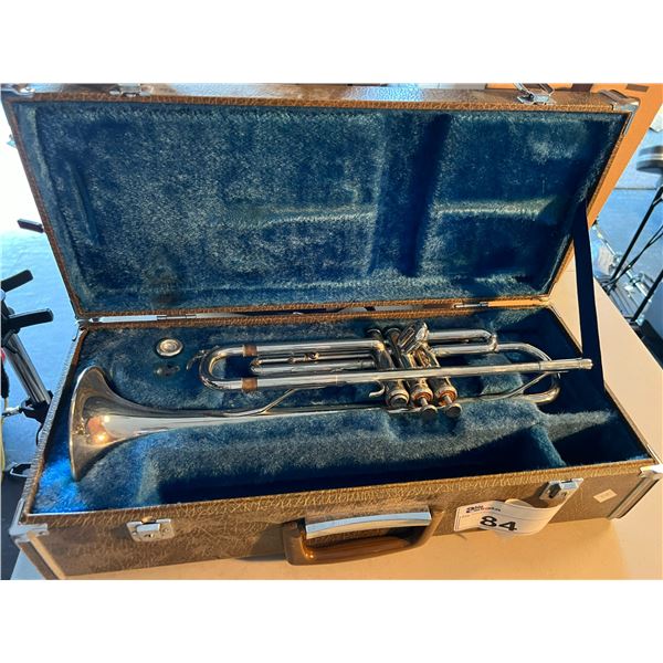 SILVER TRUMPET WITH YAMAHA HARD CASE (ONE KEY STUCK DOWN)