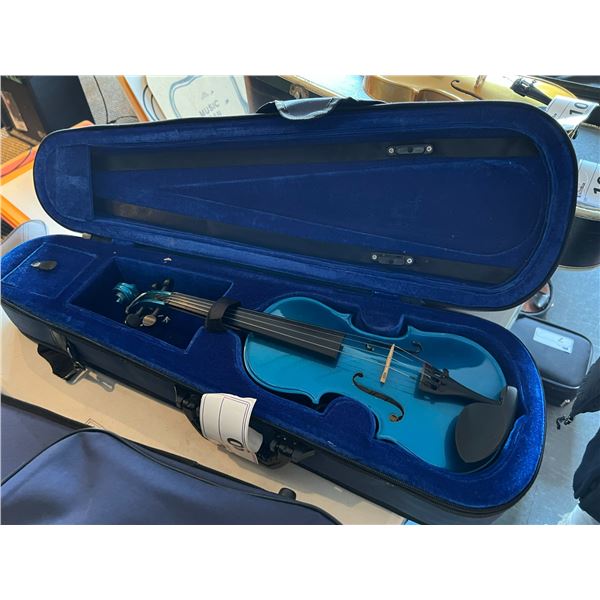 BRIGHT BLUE MENZEL 1/4 VIOLIN IN CASE