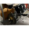 Image 3 : PIECE DRUM KIT - 6-PIECE SET - NO CYMBALS - GOOD STOOL