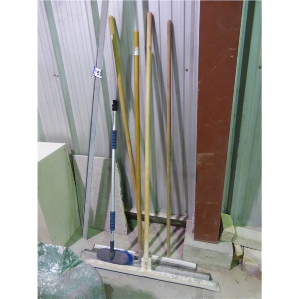 Metal trim, 3- Squeegee's and washing brush