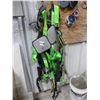 Image 1 : 3- safety harnesses (new)