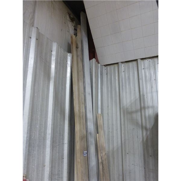 Qty of wood and alum. straight edges