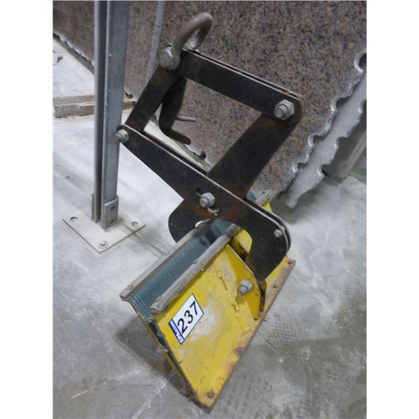 Squeeze clamp (stays until Feb 25)