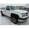 Image 3 : 2003 Chev. Silverado Reg. cab 2500, white, V8 auto 4x4, 274,041 km, new starter #1GCHK24UX3Z146671 (