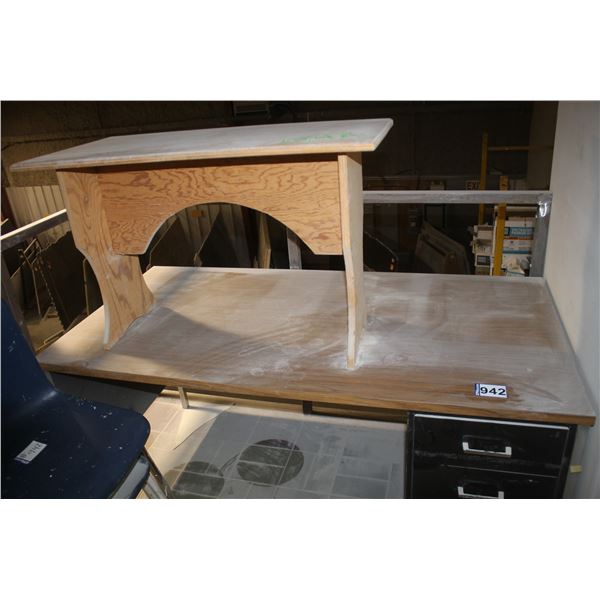 Desk stand & 3- chairs