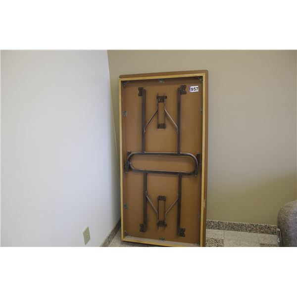 5' Folding wood table