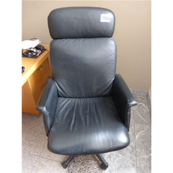 Black swivel office chair