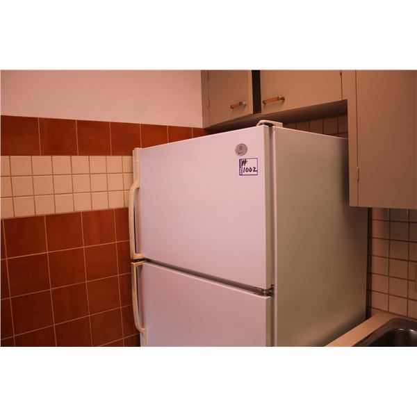 GE fridge (clean, works)