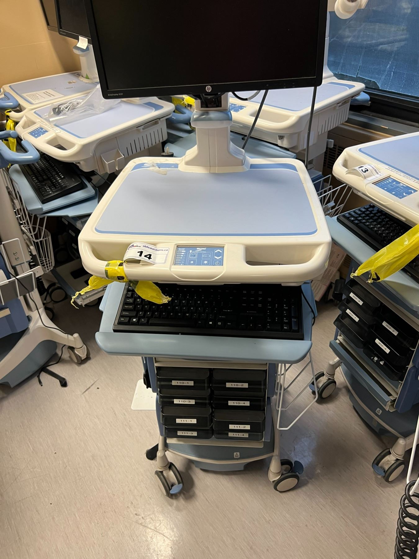 Metroaccess Machine METRO ACCESS POINT - POINT OF CARE CART - MODEL APA100G - NO COMPUTER ...