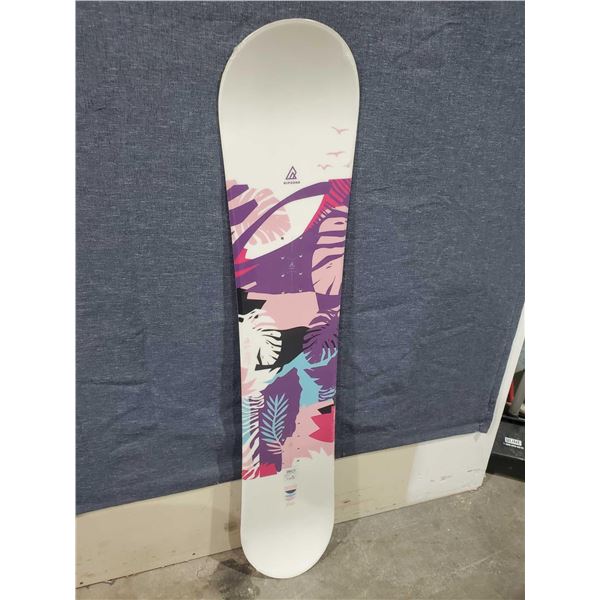 NEW Ripzone Dazy Snowboard SIZE 140