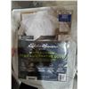 Image 1 : Eddie Bauer Luxury All-Season Down Alternative Duvet (Queen)