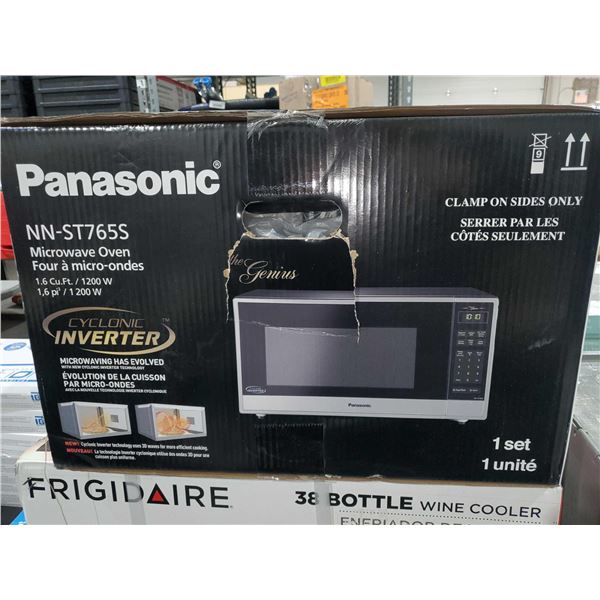 NEW - Panasonic NN-ST765s 1.6 Cu Ft 1200W Microwave Oven