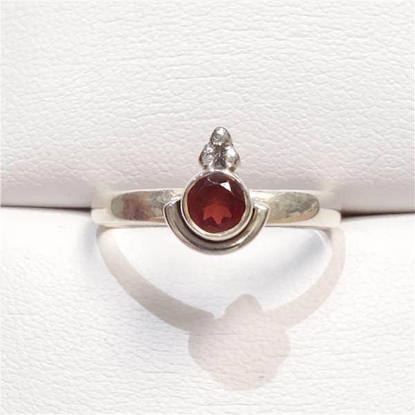 SILVER GARNET RING