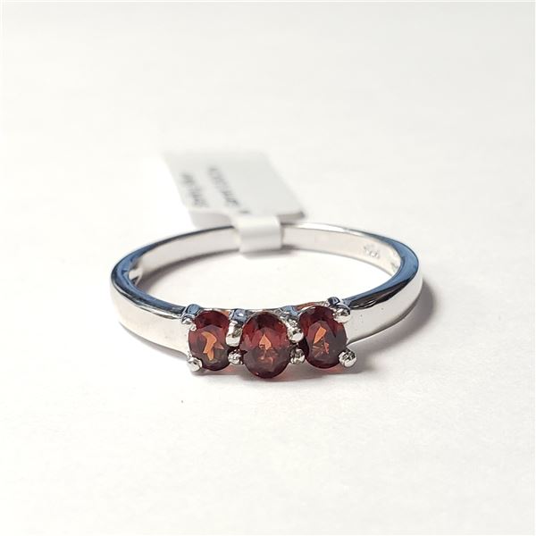 SILVER GARNET RING