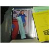 Image 25 : Multiple DVDs 4 Seasons 3rd Rock from the Sun, Scripts, Photos, Stanley Desantis Shirt XL, Slides, e