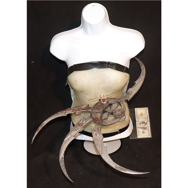 AVP ALIEN VS PREDATOR REQUIEM AVPR SHURIKEN SCREEN MATCHED IMPALEMENT RIG ON DISPLAY