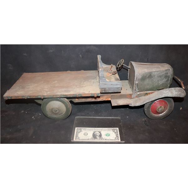 PASSAGE TO MARSEILLE HUMPHREY BOGART SCREEN MATCHED FARM TRUCK ANTIQUE FILM MINIATURE