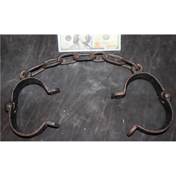 PIRATES OF THE CARIBBEAN HERO METAL SHACKLES