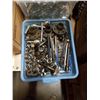 Image 2 : BIN, BOX AND TRAY OF HOSE CLAMPS, CONNECTORS AND MORE