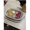 Image 3 : CORNINGWARE AND PYREX BAKEWARE AND KNIFE BLOCK WITH KNIVES