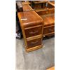 Image 2 : VINTAGE VANITY WITH MIRROR