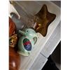 Image 2 : TRAY OF COLLECTIBLES, WOOD LIDDED BOWLS, LADY FIGURES, VASES